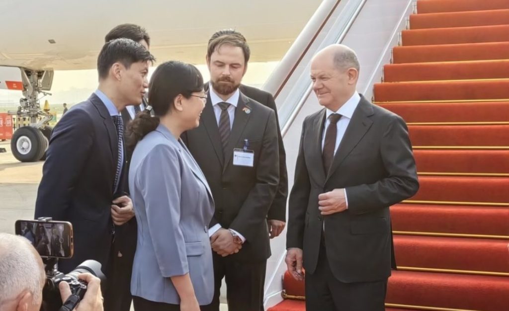 Περιφρόνηση του Γερμανού καγκελάριου Ο.Σολτς στην Κίνα: Τον υποδέχθηκε η αναπληρωτής δήμαρχος μιας πόλης!