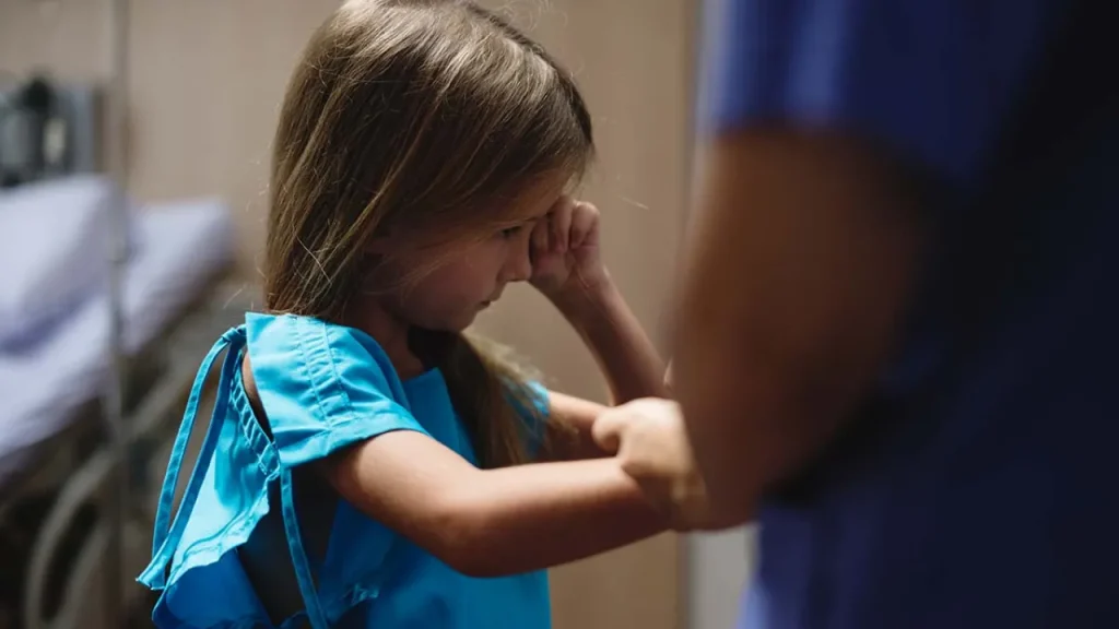 Πέραμα: «Με πείραξε ο μπαμπάς μου» φέρεται να είπε στους γιατρούς η 5χρονη που πήγε με πόνους στο νοσοκομείο