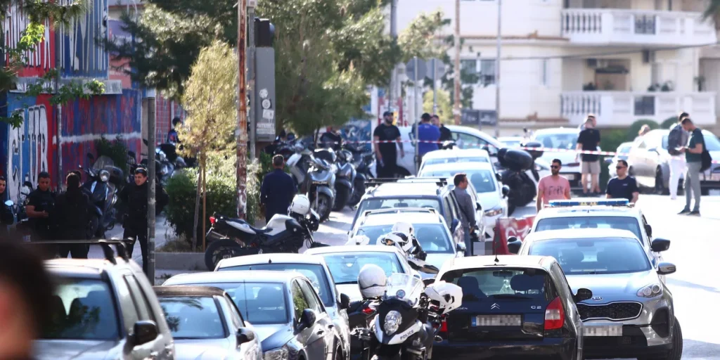 Νέα Σμύρνη: Οι αρχές εντόπισαν τον δράστη των πυροβολισμών έξω από το γήπεδο «Ανδρέας Βαρίκας»