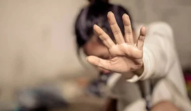 Κρήτη: Συστηματικά κακοποιούσε την 30χρονη ο σύντροφός της – «Ήταν ένα ερωτικό παιχνίδι» λέει ο 41χρονος 