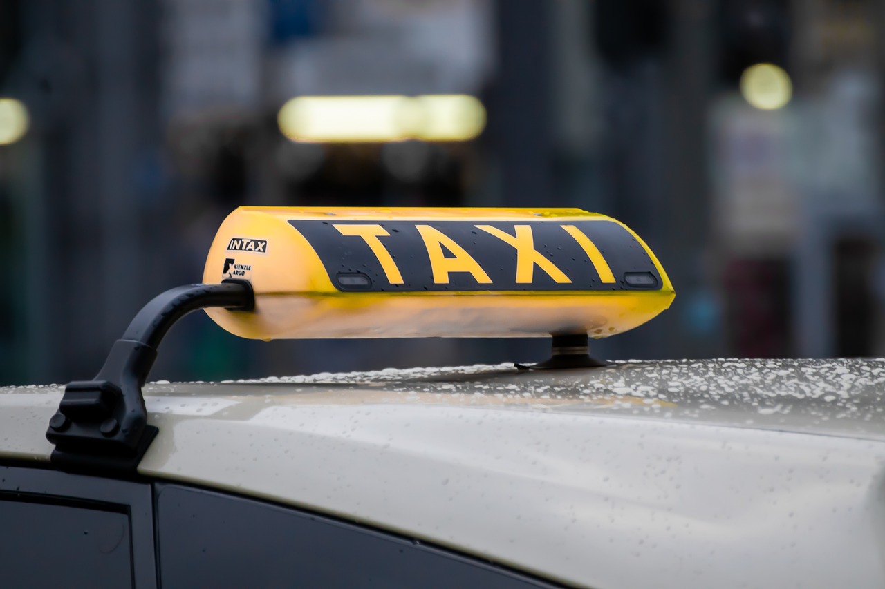 Ταξί: Τραβούν χειρόφρενο την Τετάρτη στην Αθήνα