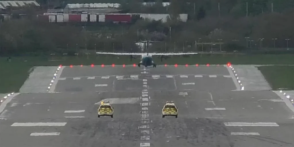 Προσωρινή αναστολή λειτουργίας στο αεροδρόμιο του Μπέρμιγχαμ – Εντοπίστηκε «ύποπτο πακέτο» σε αεροπλάνο 