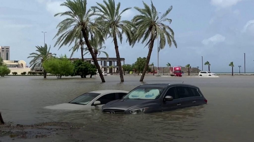 Κακοκαιρία στο Ντουμπάι: Απίστευτες εικόνες από τις πλημμύρες – Σαν να είναι πλωτή πόλη
