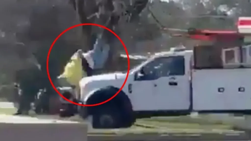 ΗΠΑ: Κάμερα κατέγραψε τη στιγμή που κλέφτης αυτοκινήτου παρέσυρε και σκότωσε πολίτη που πήγε να τον εμποδίσει