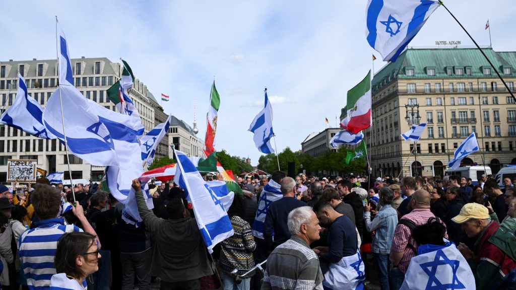 Πρέπει το Ισραήλ να απαντήσει στην ιρανική επίθεση; Τι πιστεύουν οι Ισραηλινοί