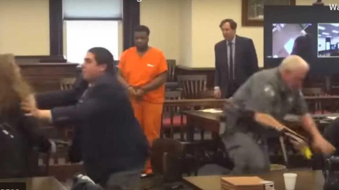 ΗΠΑ: Σε ρινγκ μετατράπηκε αίθουσα δικαστηρίου στο Μέιν μετά την ανακοίνωση ποινής άνδρα που σκότωσε την πρώην του