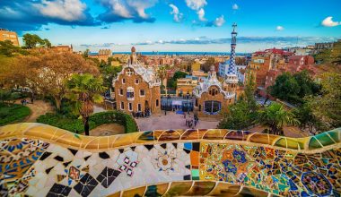 Ισπανία: Γειτονιά της Βαρκελώνης θέλει να βγει από τους χάρτες για να μην πηγαίνουν τουρίστες