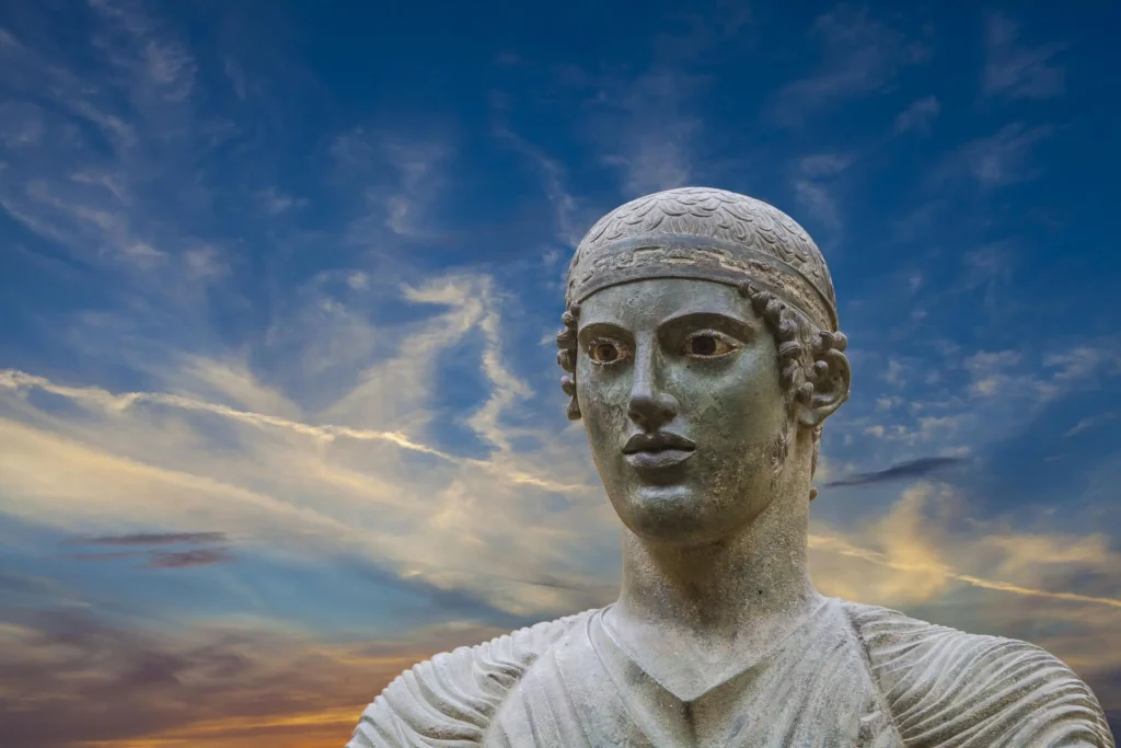 Σαν σήμερα το 1896 έρχεται στο φως το άγαλμα του Ηνιόχου στους Δελφούς