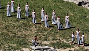 Αρχαία Ολυμπία: Ολοκληρώθηκε η τελετή Αφής της Ολυμπιακής Φλόγας (βίντεο)