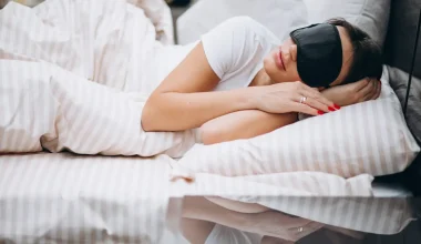 Εμφανίζετε εφίδρωση στον ύπνο σας; Αυτοί είναι οι πιο πιθανοί λόγοι