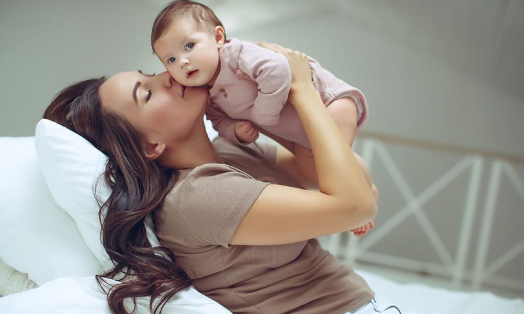 Επίδομα μητρότητας: Από σήμερα η υποβολή αιτήσεων για τις μη μισθωτές – Ποιες το δικαιούνται