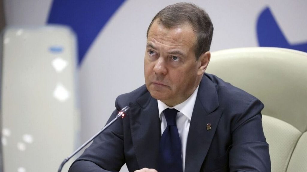 Ν.Μεντβέντεφ: «Να θεσπιστούν ποινικές ευθύνες στους ξένους πράκτορες που δραστηριοποιούνται στη Ρωσία»