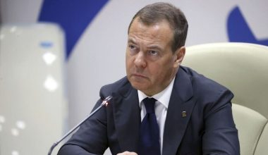 Ν.Μεντβέντεφ: «Να θεσπιστούν ποινικές ευθύνες στους ξένους πράκτορες που δραστηριοποιούνται στη Ρωσία»