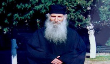 Άγιος Γέροντας Ιάκωβος Τσαλίκης: Ποιος ήταν ο μοναχός που βάφτισε τον Σ.Κασσελάκη