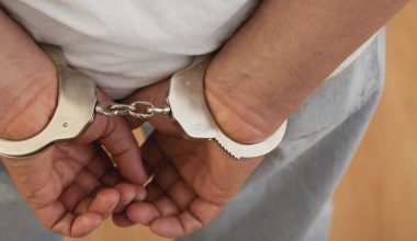 ΕΛ.ΑΣ: Τρεις συλλήψεις σε Άγιο Παντελεήμονα, Αχαρνές και Καμίνια για κατοχή όπλων