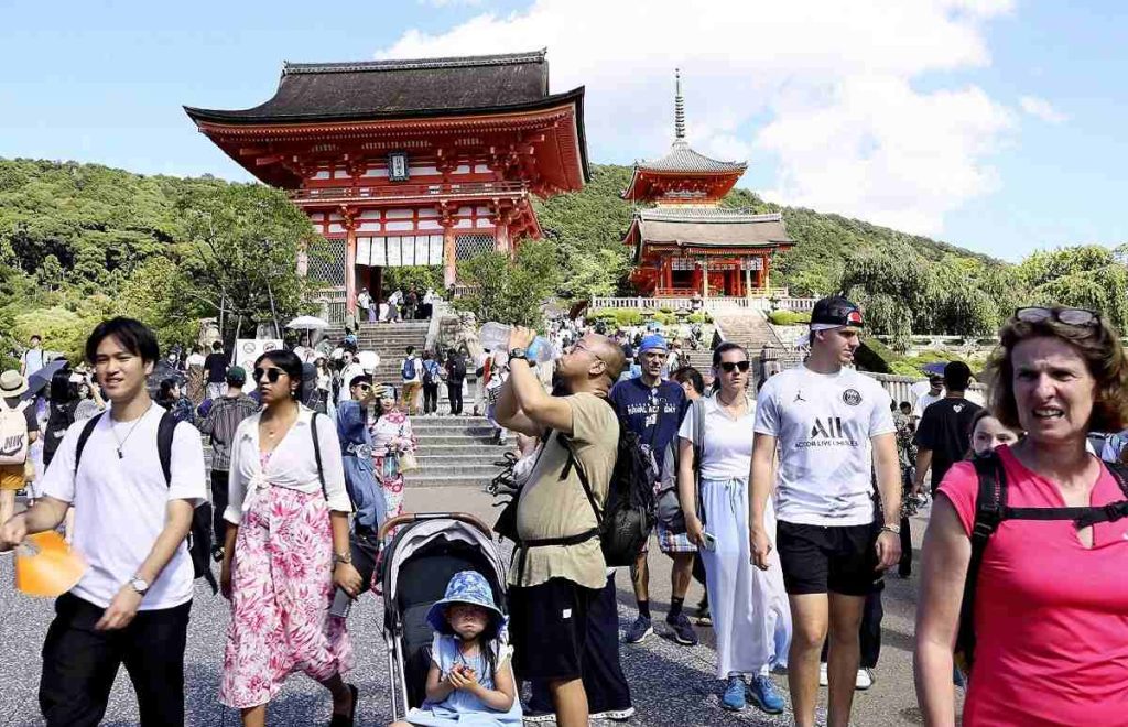 Ιστορικό ρεκόρ για την Ιαπωνία: Πάνω από τρία εκατομμύρια τουρίστες την επισκέφθηκαν τον Μάρτιο