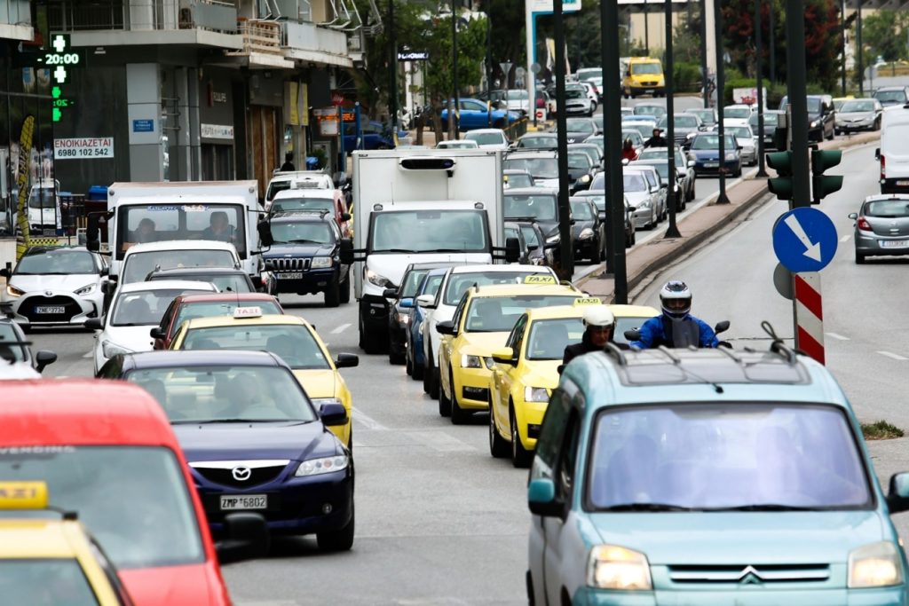 Κυκλοφοριακό «έμφραγμα» στους δρόμους της Αττικής – Πού έχει μποτιλιάρισμα