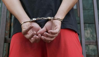 Βόλος: Συνελήφθη 43χρονος που τσακώθηκε με τον ανήλικο γιο του και τον χτύπησε με φτυάρι