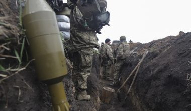 Πρωθυπουργός Τσεχίας: «Είκοσι χώρες θα αγοράσουν εκτός Ευρώπης 500.000 οβίδες για τον Στρατό της Ουκρανίας»