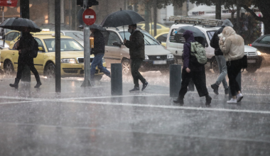 Έκτακτο δελτίο επιδείνωσης του καιρού από την ΕΜΥ – Βροχές, καταιγίδες και κεραυνοί την Παρασκευή