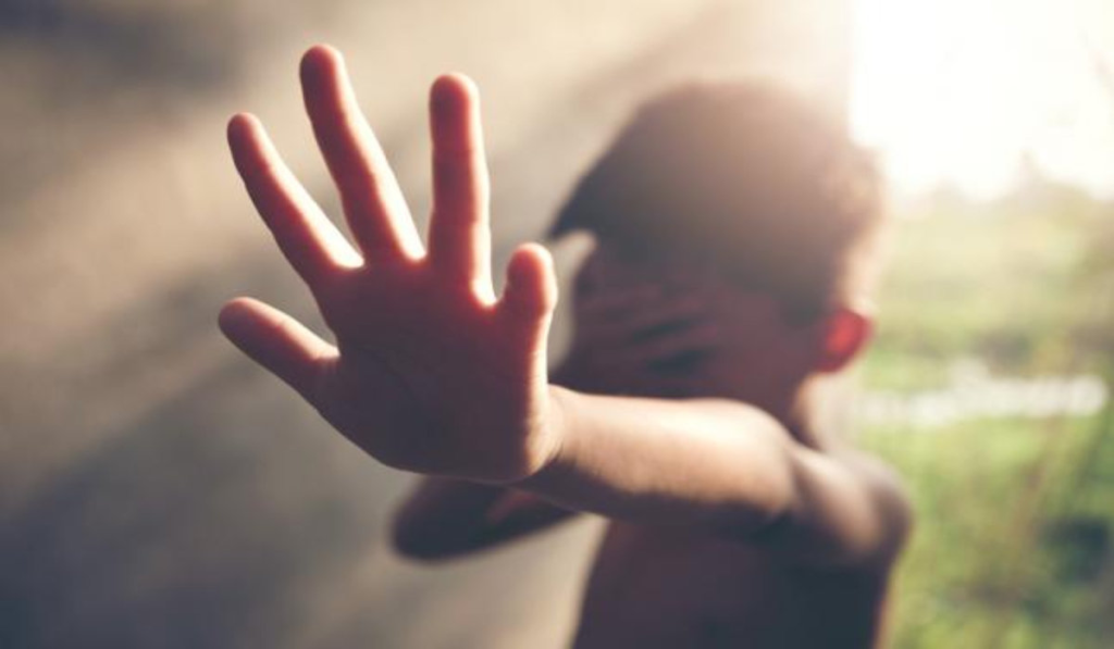 Νέο επεισόδιο μεταξύ ανηλίκων: 7χρονος στην Πάτρα «σκηνοθέτησε» τον ξυλοδαρμό 8χρονου και ανέβασε το βίντεο στο TikTok