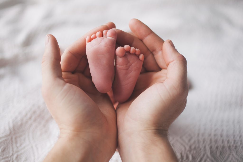Αυξάνεται το επίδομα γέννησης – Δείτε αναλυτικά τα νέα ποσά