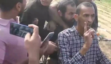 Χαμάς: Φρικιαστικό βίντεο δείχνει τον πατέρα του μικρότερου ομήρου της οργάνωσης αιμόφυρτο και ξυλοκοπημένο