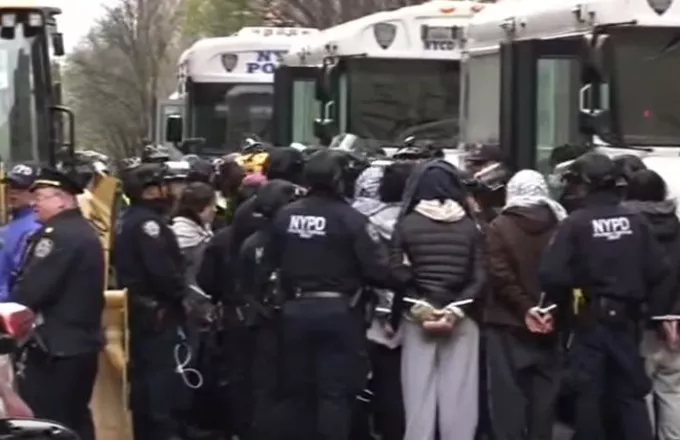 ΗΠΑ: Τουλάχιστον 100 άτομα συνελήφθησαν σε διαδήλωση διαμαρτυρίας κατά του Ισραήλ έξω από το Πανεπιστήμιο της Κολούμπια