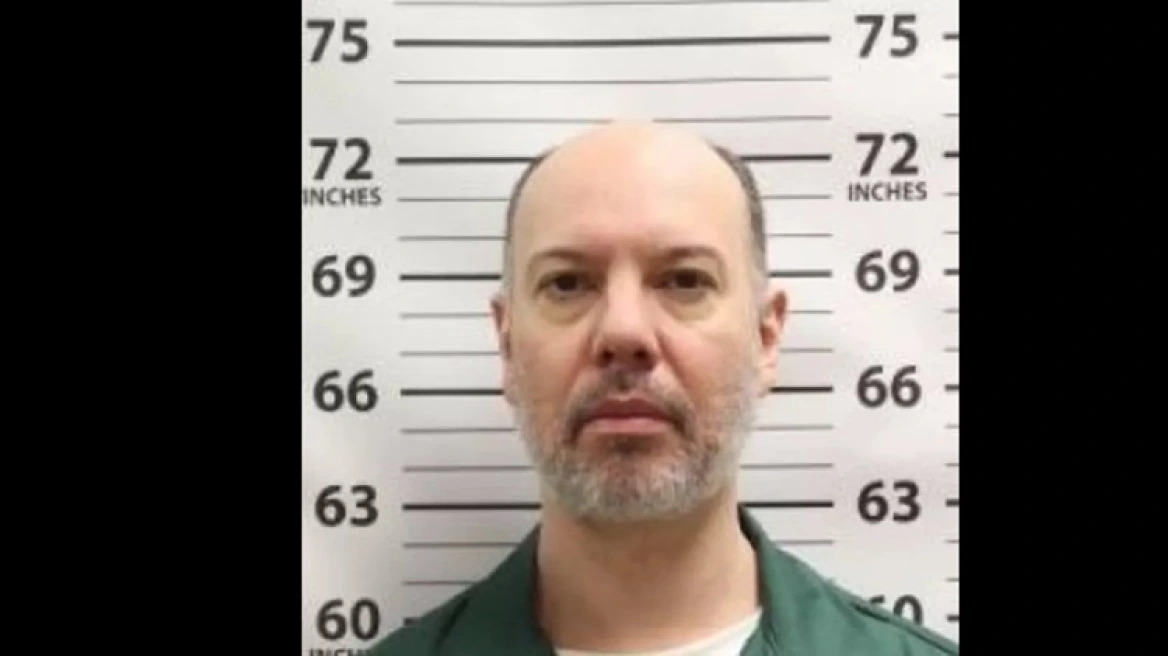 Ιταλία: Αμερικανός καταζητούμενος δραπέτης συνελήφθη στην πλατεία του Αγίου Πέτρου – Είχε μαχαίρια με λάμες 20 εκατοστών 