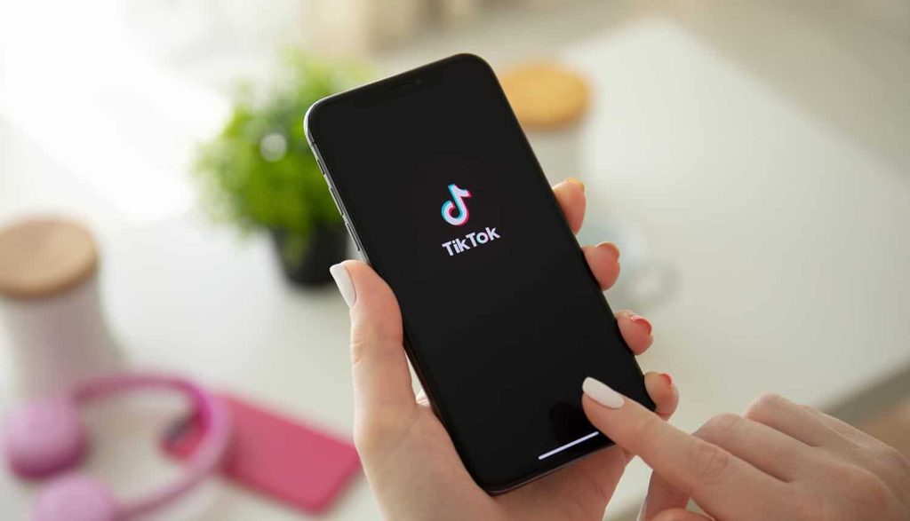 TikTok: Το αμερικανικό Κογκρέσο εξετάζει την απαγόρευση του