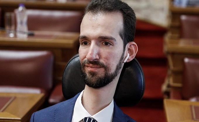 Βόλος: Φοιτητές αποδοκίμασαν τον ευρωβουλευτή της ΝΔ Στέλιο Κυμπουρόπουλο