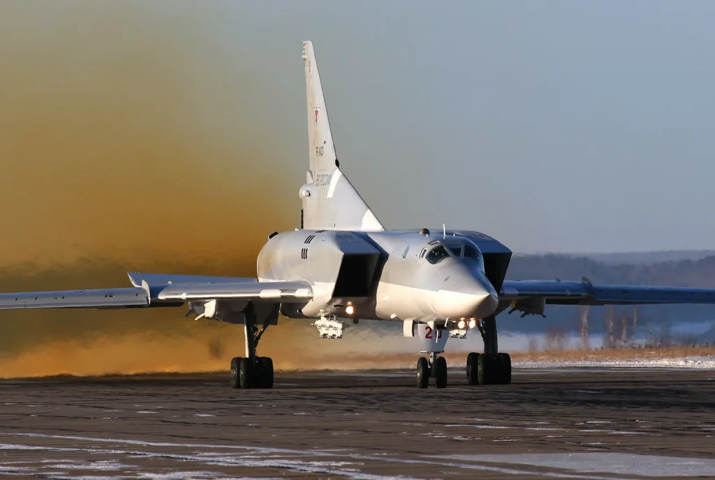 Πλήγμα για την ρωσική Αεροπορία: Πτώση στρατηγικού βομβαρδιστικού Tu-22M3 –  Το αεροσκάφος τυλίχθηκε στις φλόγες (βίντεο)