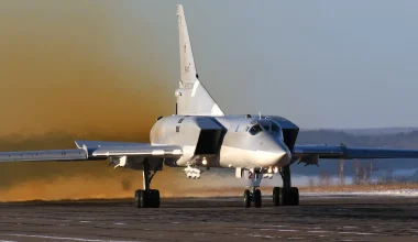 Πλήγμα για την ρωσική Αεροπορία η πτώση στρατηγικού βομβαρδιστικού Tu-22M3 –  Το αεροσκάφος τυλίχθηκε στις φλόγες (βίντεο)