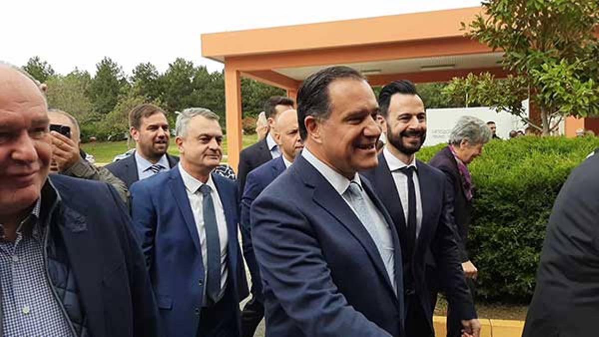 Αποδοκιμασίες κατά του Α.Γεωργιάδη στην Πτολεμαΐδα: «Δώσε λεφτά για την υγεία όχι φακελάκια για τα χειρουργεία»