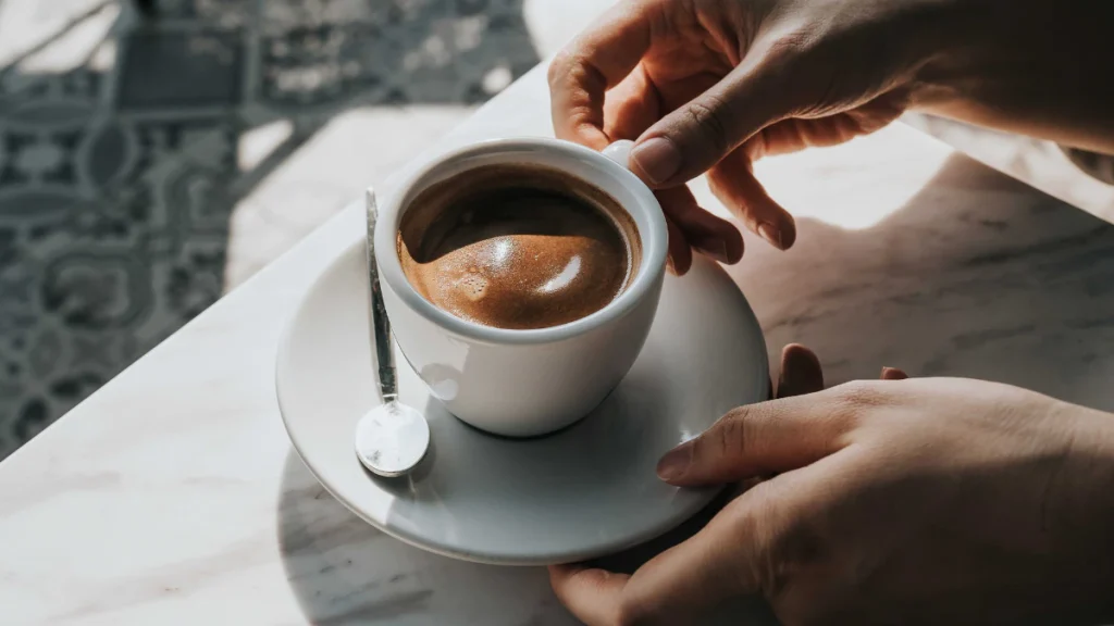 Καρκίνος παχέος εντέρου: Η κατανάλωση καφέ μειώνει τον κίνδυνο επανεμφάνισής του