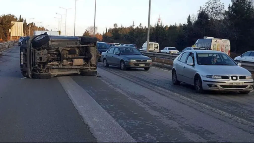 Θεσσαλονίκη: Αναποδογύρισε αυτοκίνητο στην Εθνική Οδό Θεσσαλονίκης – Νέων Μουδανιών