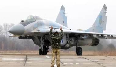 Ντνίπρο: Η στιγμή που ρωσικός Iskander εξαερώνει ουκρανικό MiG-29 στο έδαφος – Στο Κίεβο περιμένουν τα F-16