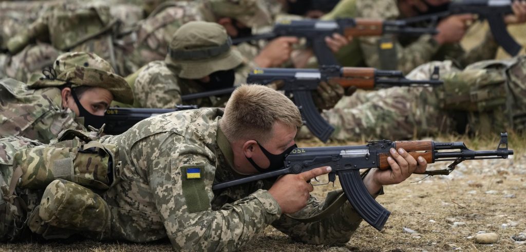 Ουκρανοί στρατιώτες εκτελούν αστυνομικούς κατά την διάρκεια ελέγχου!  – Ένας νεκρός και ένας σοβαρά τραυματίας