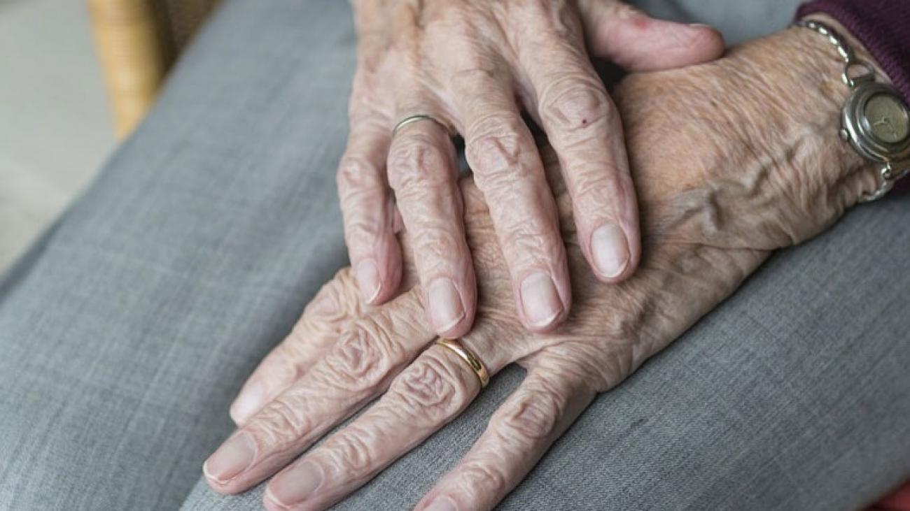 Ηράκλειο: Ηλικιωμένοι κοιμήθηκαν σε εκκλησία μετά από επίθεση με μαχαίρι από τον γιο τους