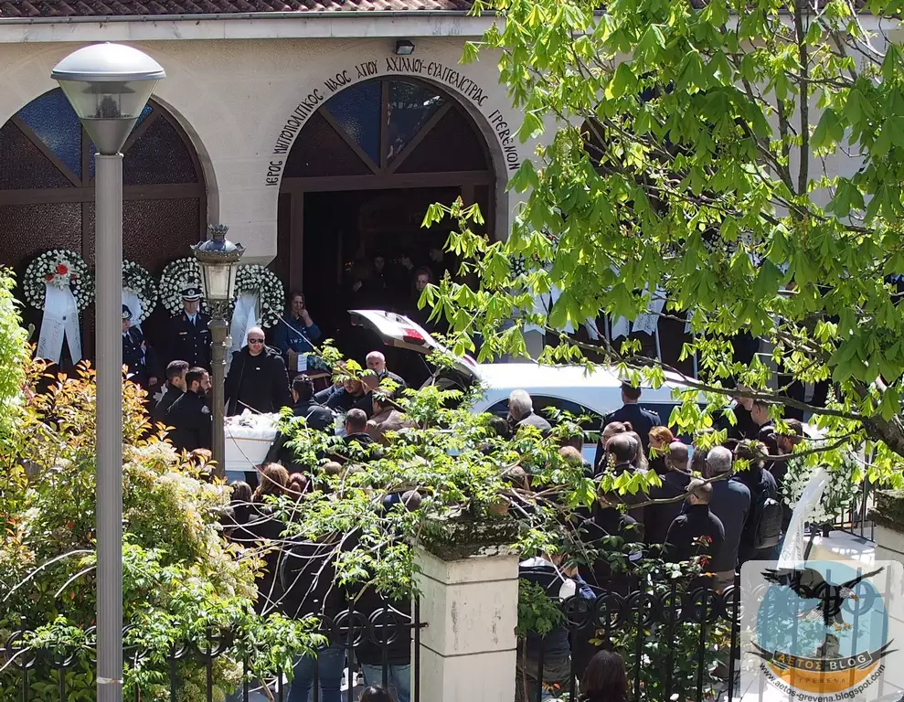 Γρεβενά: Θρήνος στην κηδεία του 31χρονου αστυνομικού που σκοτώθηκε μετά από κατάρρευση κτιρίου στον Πειραιά (φωτο)