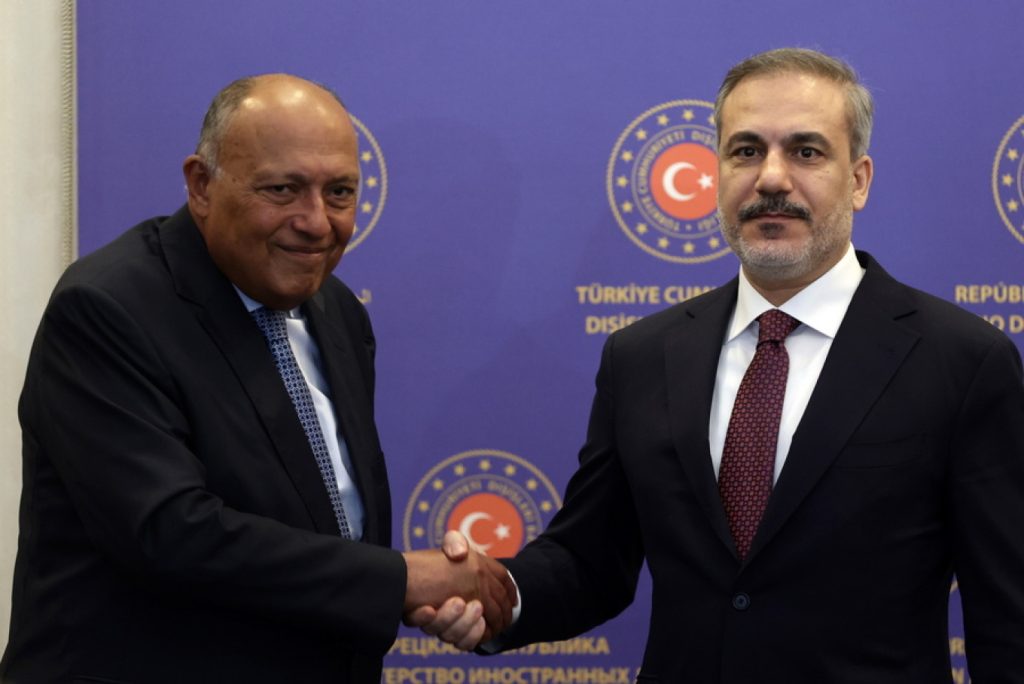 Χ.Φιντάν: Συναντήθηκε με τον υπουργό Εξωτερικών της Αιγύπτου Σ.Σούκρι