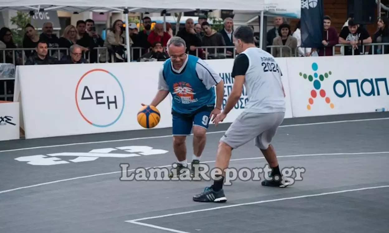 Ο Χ.Σταϊκούρας «άφησε» το υπουργείο Μεταφορών για να παίξει μπάσκετ – Έχασε από την ομάδα του δήμου Λαμίας (φώτο)