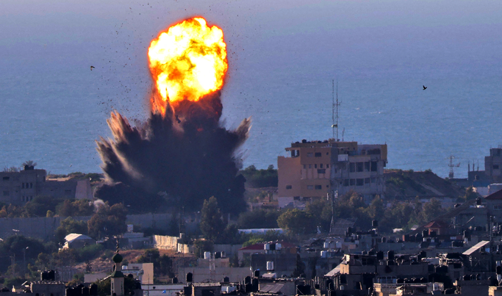 Γάζα: Τεράστια έκρηξη δίπλα σε αμάχους καταστρέφει αποθήκη πυρομαχικών της Χαμάς