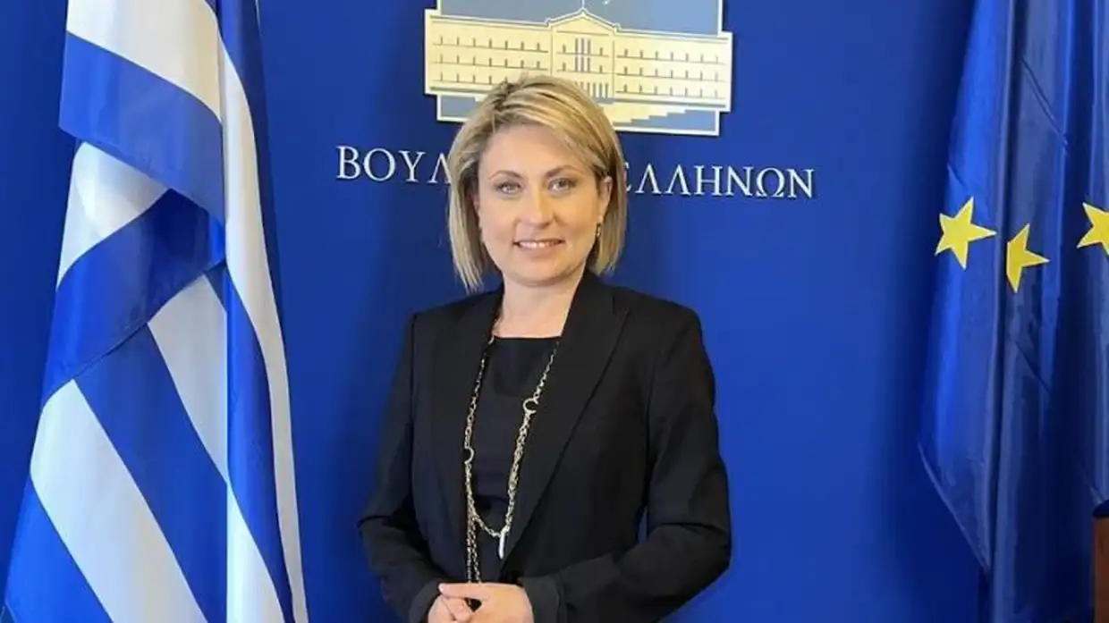 Γάμος ομοφυλόφιλων: Ιερέας επέκρινε δημόσια την υφυπουργό Μεταφορών Χριστίνα Αλεξοπούλου