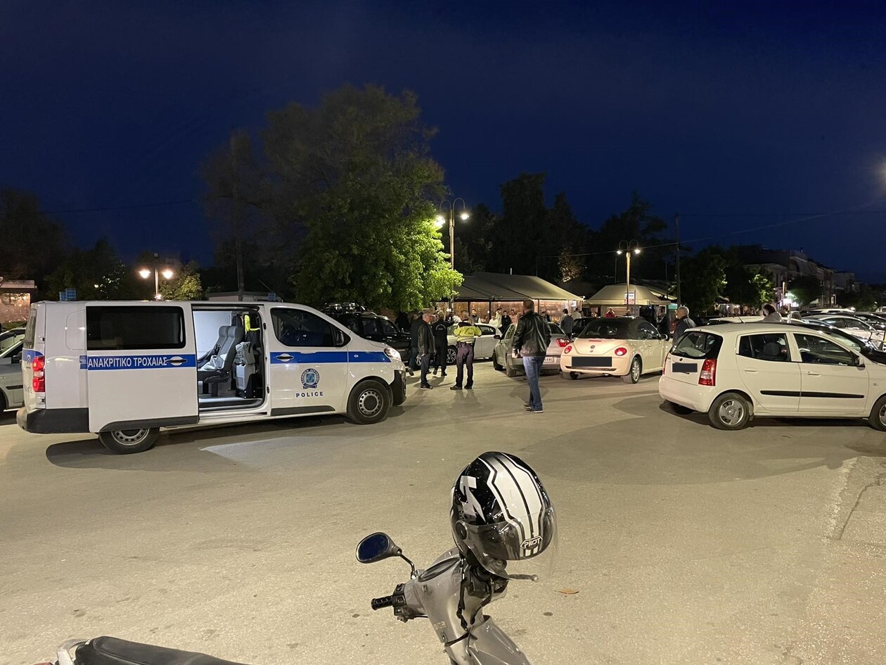 Λάρισα: Αυτοκίνητο παρέσυρε και τραυμάτισε ανήλικο – Έπεσε και σε άλλα οχήματα (φωτο)