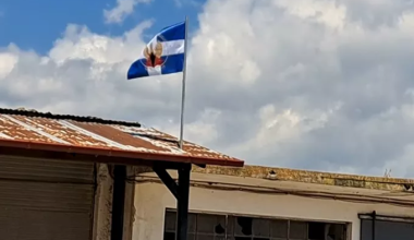 Σπερχειάδα: Ύψωσαν σημαία της δικτατορίας στον Αγροτικό Συνεταιρισμό (βίντεο)