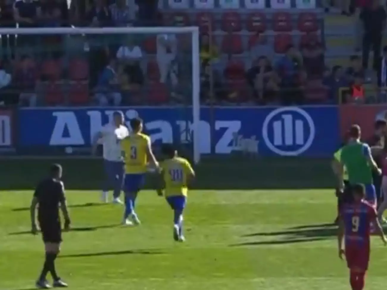 Πορτογαλία: Οπαδοί εισέβαλαν στο Τσάβες – Εστορίλ και άρχισαν να παίζουν ξύλο με τους παίκτες (βίντεο)