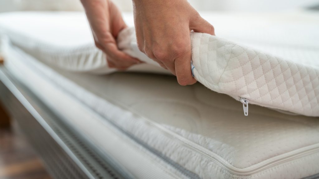 Με αυτόν τον απλό τρόπο θα καθαρίσετε το στρώμα του κρεβατιού σας