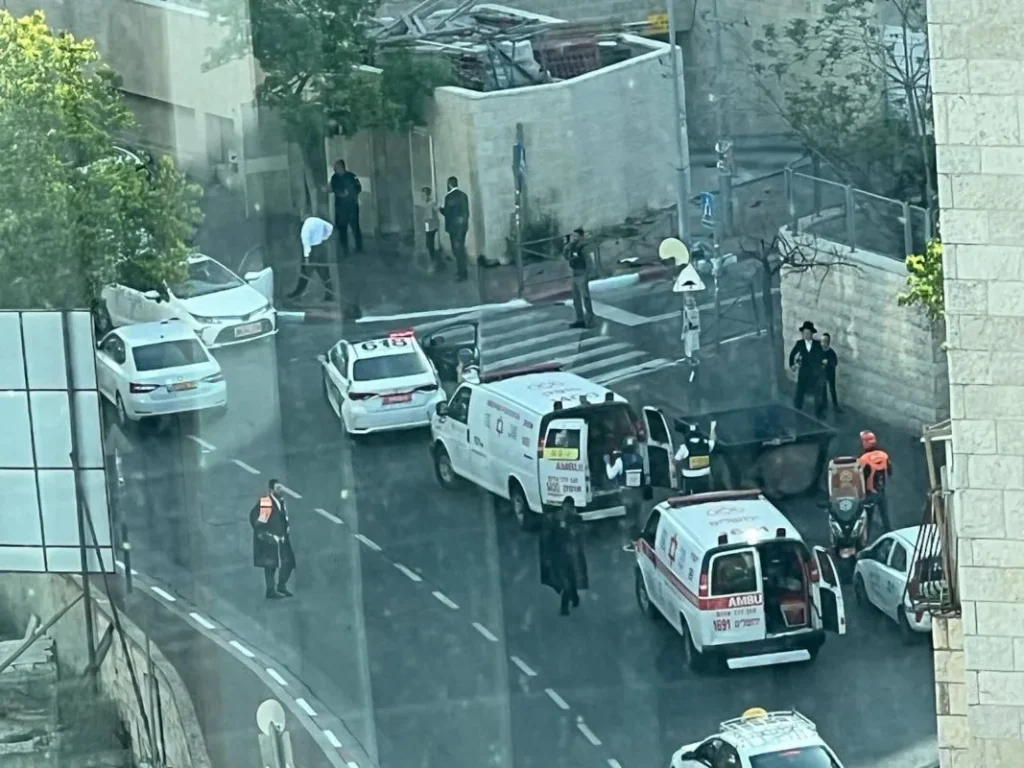 Ιερουσαλήμ: Αυτοκίνητο έπεσε πάνω σε τρεις ανθρώπους και τους τραυμάτισε – Οι ύποπτοι τράπηκαν σε φυγή πεζοί
