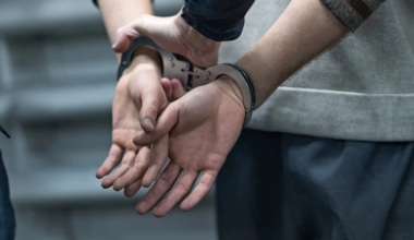 Κρήτη: Συνελήφθησαν δύο ανήλικοι στο Ηράκλειο για κλοπές σε σταθμευμένα οχήματα